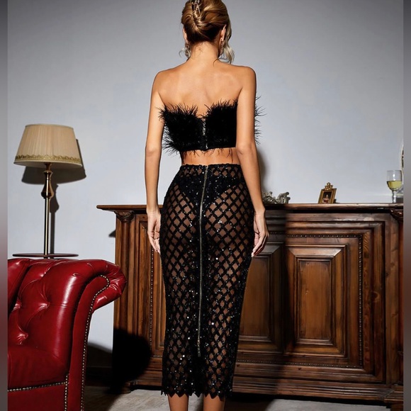 The Ansley Strapless Feather Mesh Skirt Set In BLACK - Picture 3 of 7